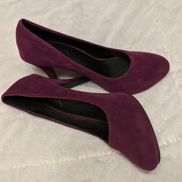 Faux Suade Berry Colored Heels - Picture 6 of 7